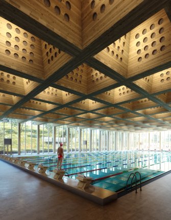 Inne i limtre-dragerne blir det vedlikeholdsganger som sikrer adkomst til alt utstyr som monteres i taket.