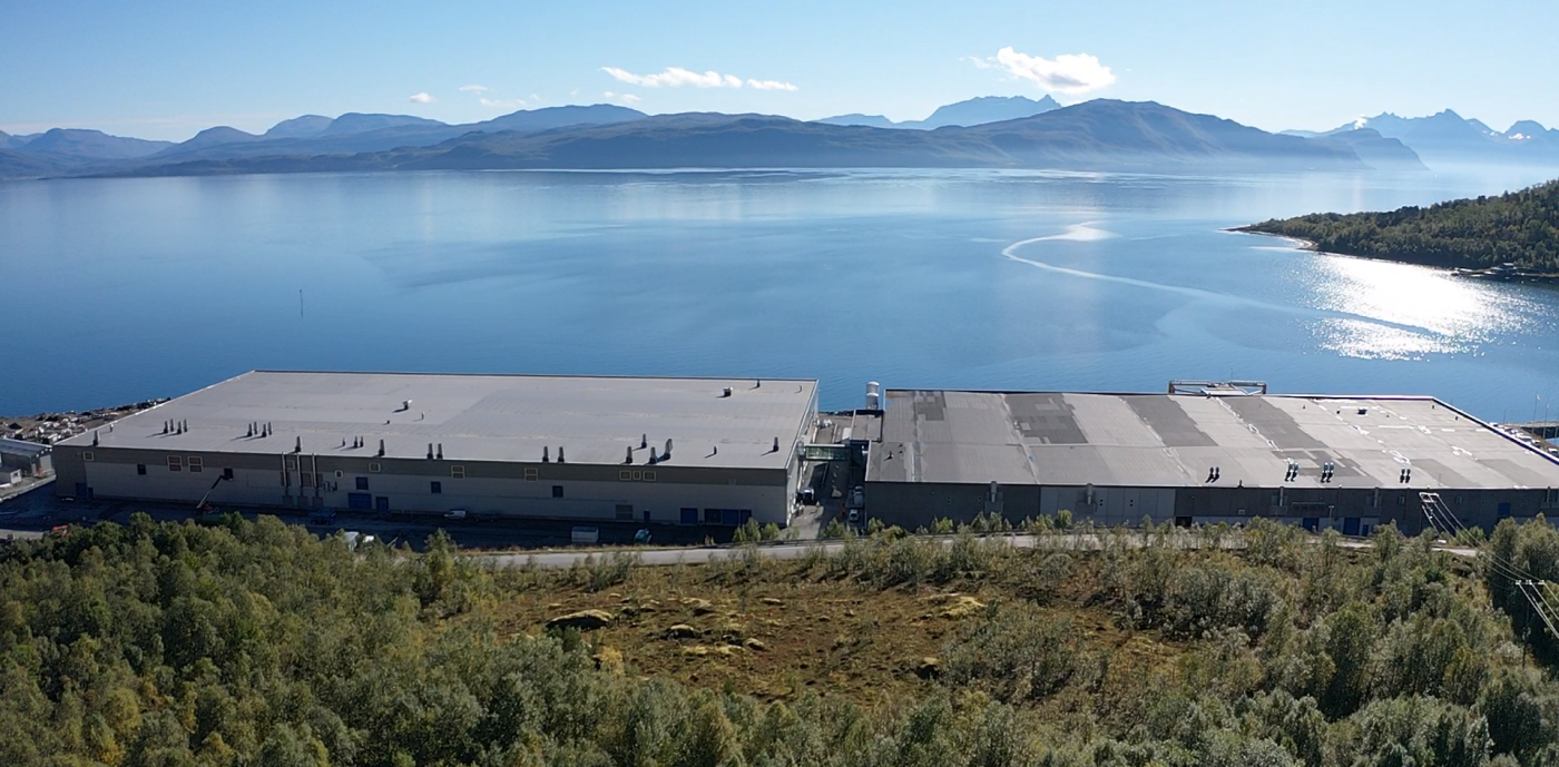 SalMars settefiskanlegg i Senja. Bildet viser både eksisterende og nytt anlegg. Foto: Odd Arne Bentsen.