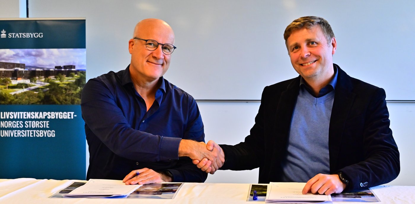 Divisjonsdirektør i GK, Leif Øie og prosjektdirektør i Statsbygg, Per Roger Johansen. Foto: Hans Thomas Holm/Statsbygg.