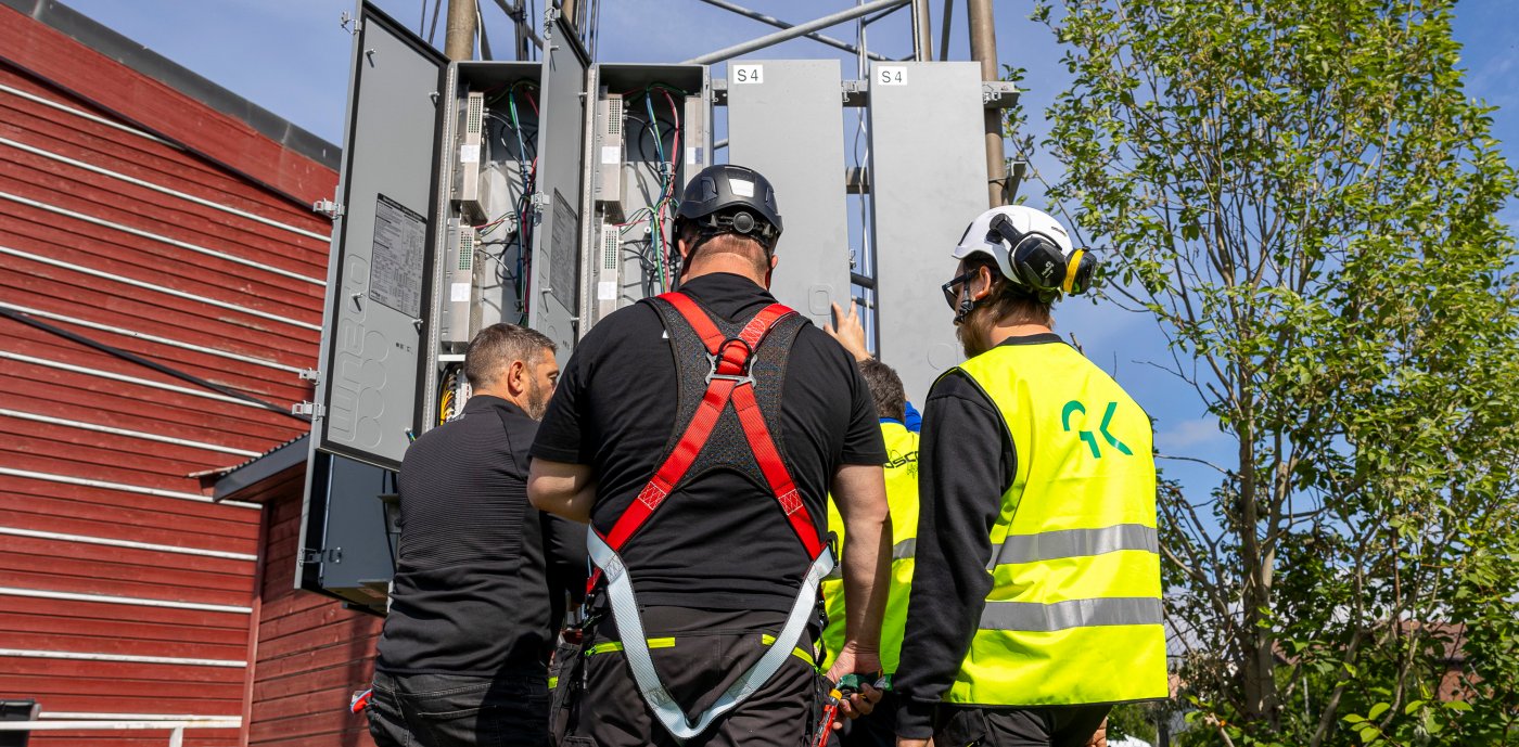  Serviceelektrikere i GK, Vegard Pettersen og Rolf-Kristian Edøy, på Romssa Arena. Foto: GK.