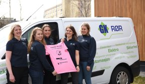 Kvinnelige rørleggere i GK feirer medlemskap i Ingeborg-nettverket.