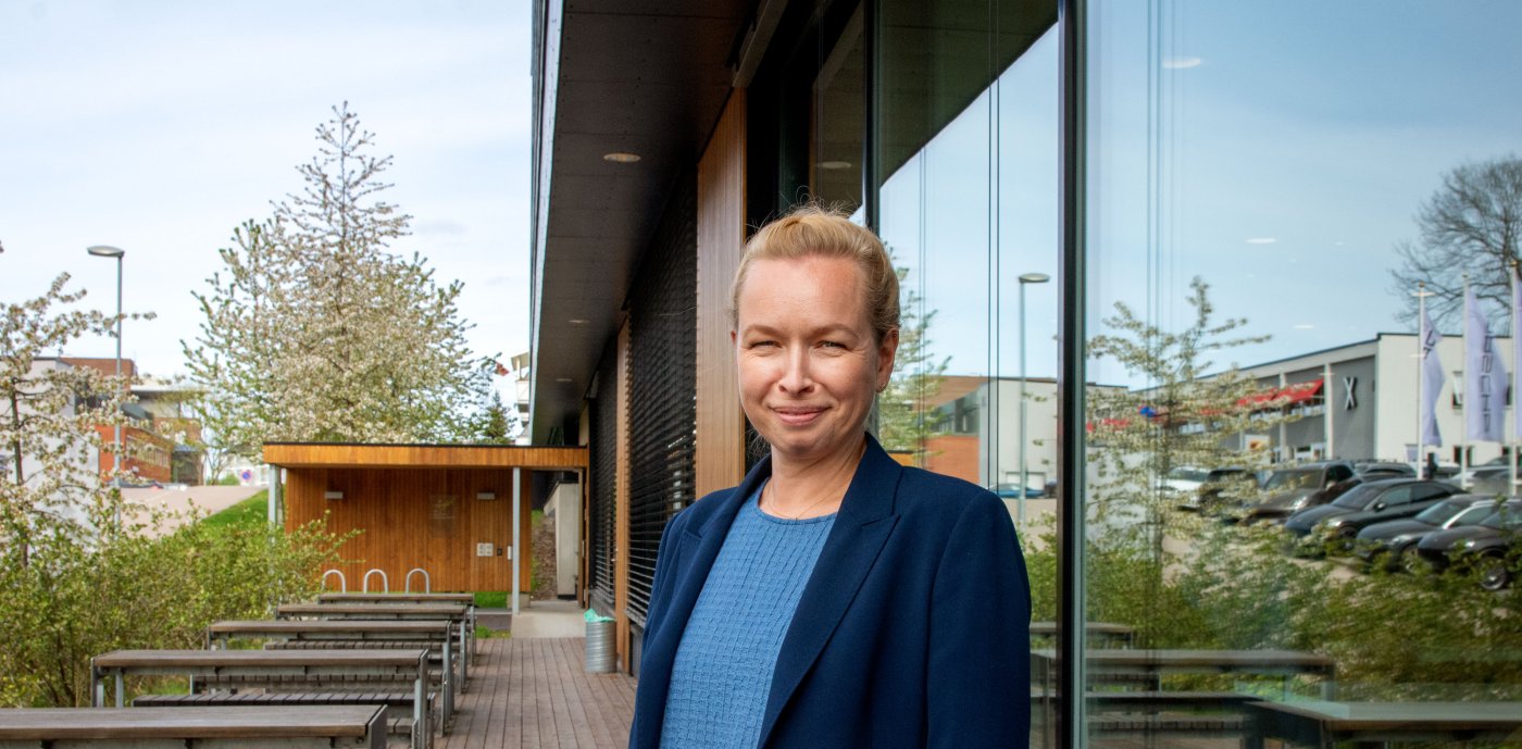 Portrettbilde av Veronica Paulsen Haga, regionsdirektør Stor-Oslo Service, utenfor GKs hovedkontor på Ryen i Oslo.